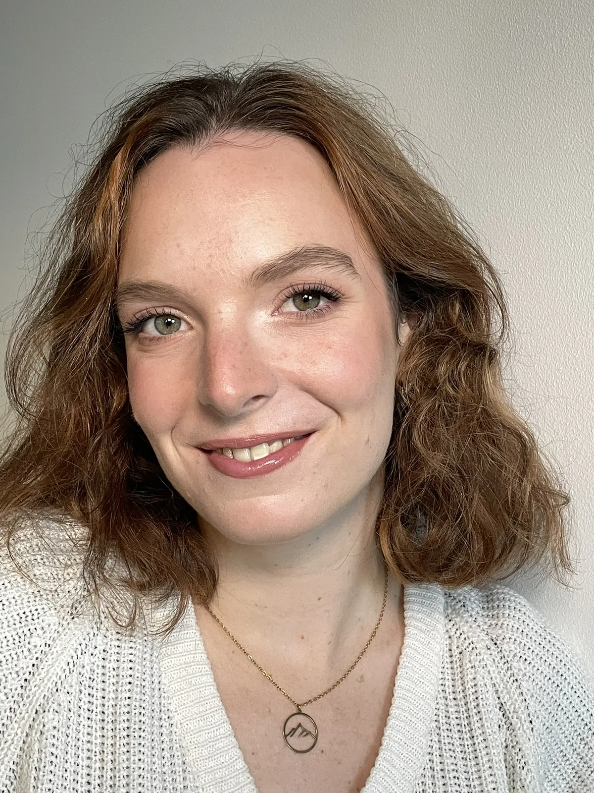 Mise en beaute Zoé, avant/apres par Manoushka Beaute